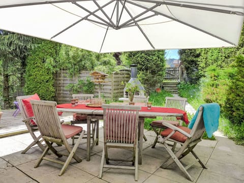 Table, Plant, Furniture, Chair, Building, Outdoor Table, Shade, Outdoor Furniture, Interior Design, House