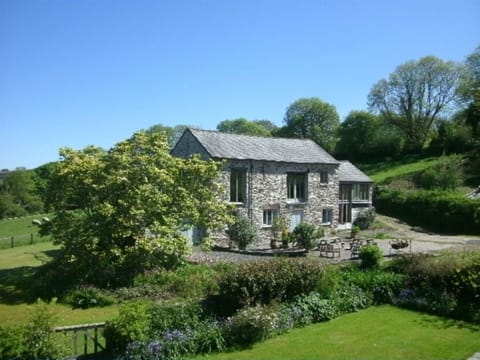 Plant, Sky, Building, Window, Natural Landscape, House, Tree, Land Lot, Grass, Cottage