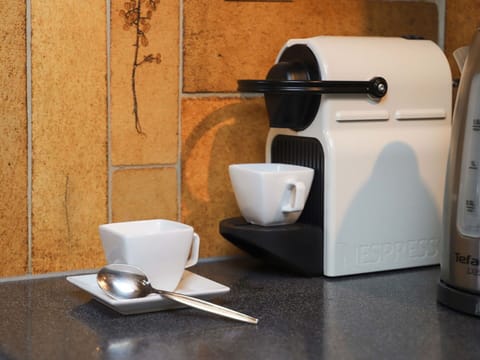 Tableware, Drinkware, White, Dishware, Cup, Wood, Serveware, Coffee Cup, Wall, Flooring