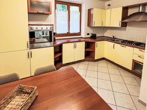 Cabinetry, Countertop, Furniture, Property, Kitchen Sink, Sink, Wood, Kitchen Stove, Kitchen, Drawer