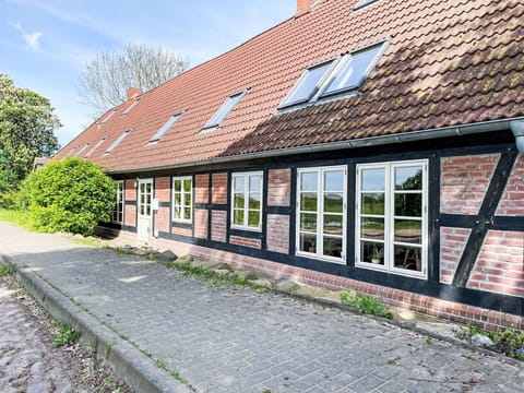 Plant, Building, Window, Property, Sky, Wood, House, Cottage, Tree