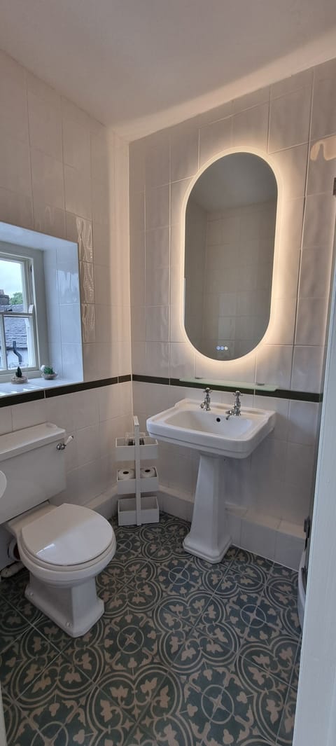 Double or Twin Room, Ensuite | Bathroom | Free toiletries, hair dryer, towels, soap