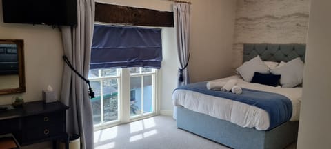 Deluxe Double Room, Ensuite | Individually decorated, individually furnished, iron/ironing board