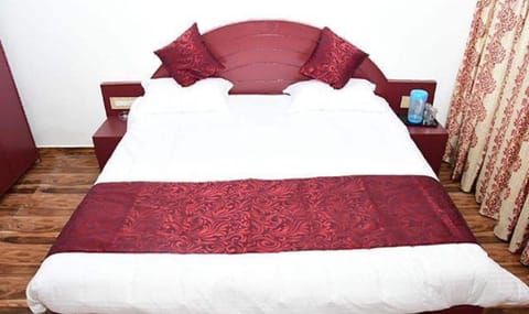 Egyptian cotton sheets, premium bedding, in-room safe, free WiFi