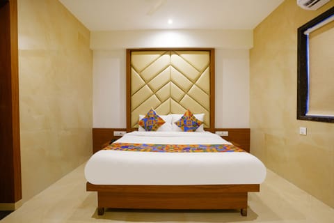 Premium Room | Egyptian cotton sheets, premium bedding, in-room safe, free WiFi