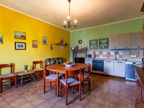 Water, Building, Daytime, Property, Sky, Window, Azure, Architecture, Tree, Urban Design