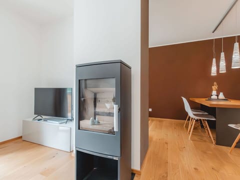 Building, Furniture, Wood, House, Flooring, Floor, Television, Hardwood, Comfort, Real Estate