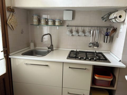 Cucina attrezzata completa di tutti gli accessori