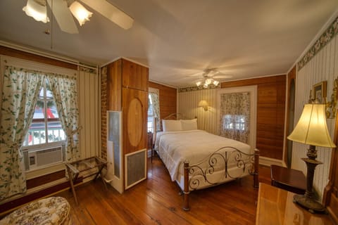 Queen Bedroom