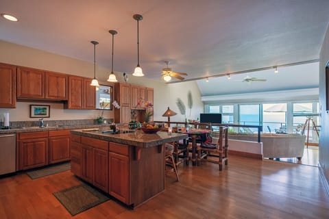 Condo, Multiple Beds, Jetted Tub, Ocean View (405) | Private kitchen