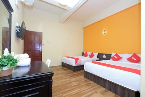 Signature Quadruple Room, 2 Double Beds, Private Bathroom