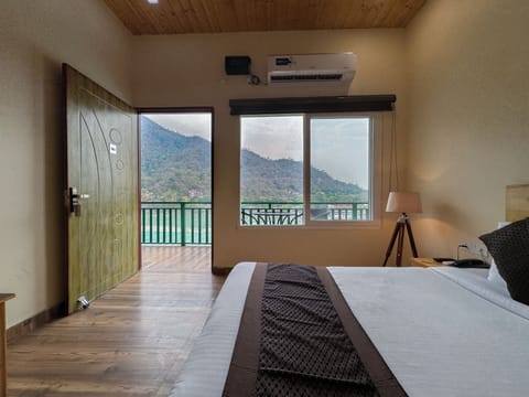 Premium Double Room, Patio, Mountain View | Free WiFi, bed sheets