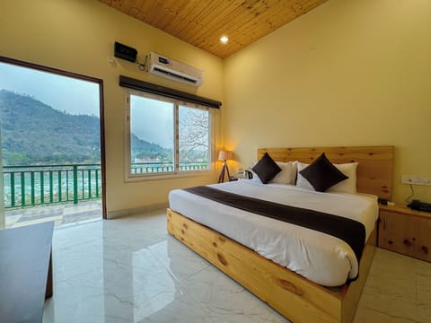 Deluxe Double Room, Patio, Mountain View | Free WiFi, bed sheets