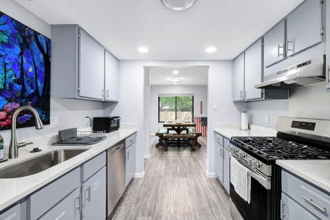 Fully equipped kitchen with high quality granite countertops.