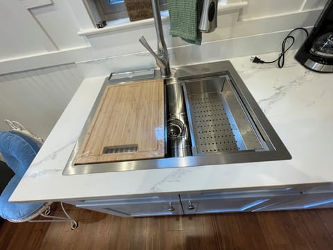 A multifunctional full/ size kitchen sink. Includes a dish drainer.