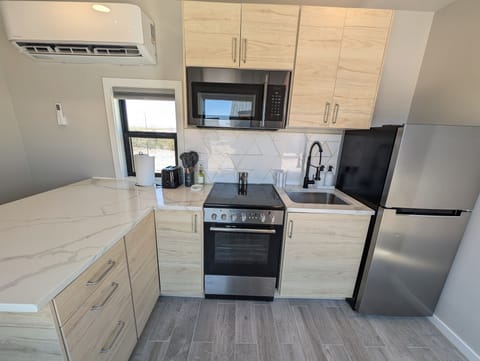 Economy Apartment, Kitchen, Mountain View | Microwave