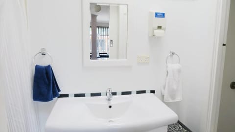 Classic Room | Bathroom | Combined shower/tub, hair dryer, towels, soap