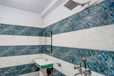 Deluxe Double Room | Bathroom