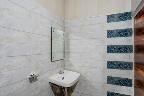 Deluxe Double Room | Bathroom