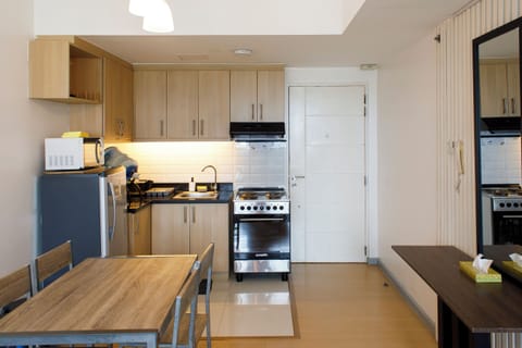 Deluxe Studio, Non Smoking | Private kitchen | Fridge, microwave, stovetop, rice cooker