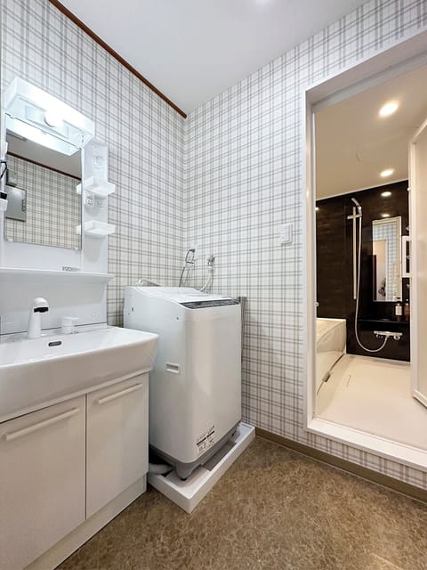 Deluxe Apartment, Balcony | Bathroom