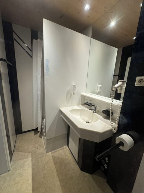 Standard Double Room, Mountain View | Bathroom | Hair dryer, towels, toilet paper