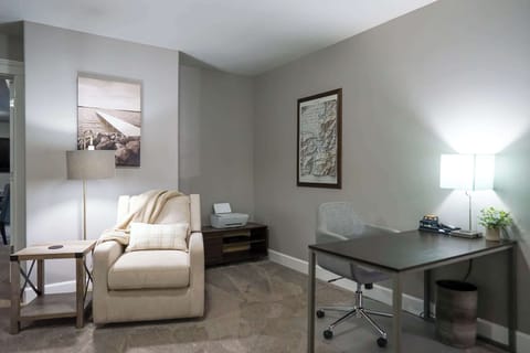 Remote work ready – A serene space to take calls or write.