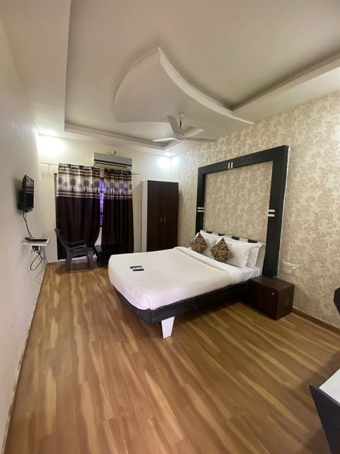 Deluxe Double Room, Garden View | Premium bedding, down comforters, pillowtop beds, soundproofing