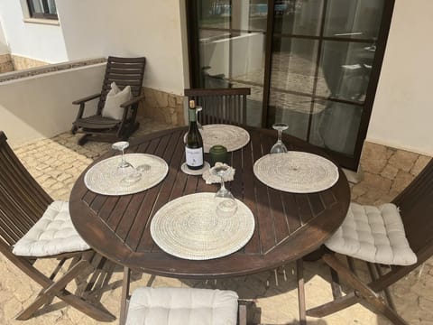 Apartment | Outdoor dining