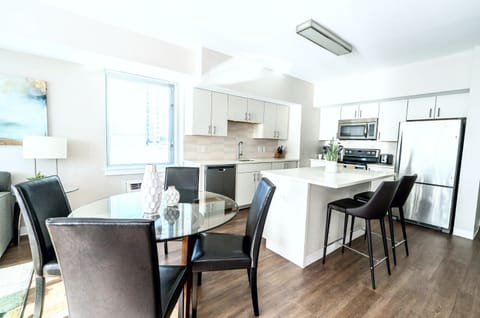 Deluxe Apartment, City View | Private kitchen