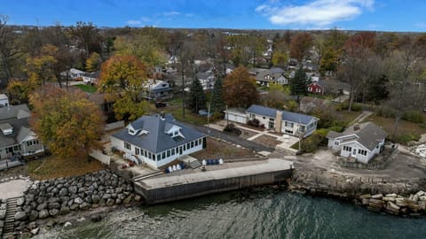 Stunning Lake Erie Location