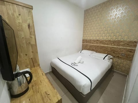 Double Room | Desk, iron/ironing board, free WiFi