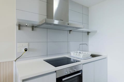 Deluxe Apartment, 3 Bedrooms, Non Smoking, Hill View | Private kitchen | Oven, stovetop, electric kettle, cookware/dishes/utensils