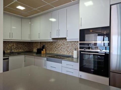 Apartment, 1 Bedroom, Sea View | Private kitchen | Full-size fridge, microwave, oven, stovetop