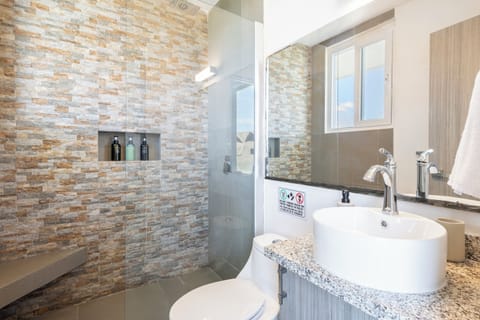 Deluxe Room, 1 King Bed, Balcony, Ocean View | Bathroom | Shower, rainfall showerhead, eco-friendly toiletries, hair dryer