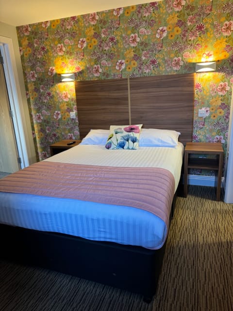 Standard Double Room | Free WiFi, bed sheets