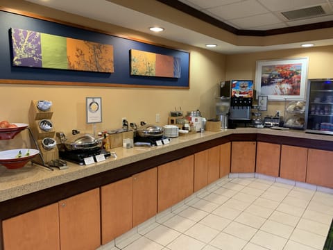 Free daily continental breakfast