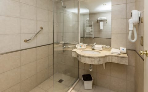 Deep soaking tub, free toiletries, hair dryer, bidet