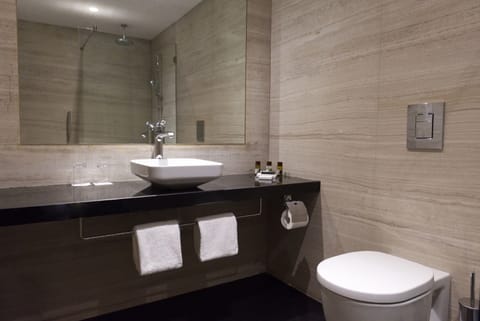 Royal Suite, Sea View | Bathroom | Free toiletries, hair dryer, slippers, towels