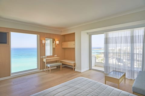 Panoramic Suite, Sea View | Minibar, in-room safe, desk, soundproofing