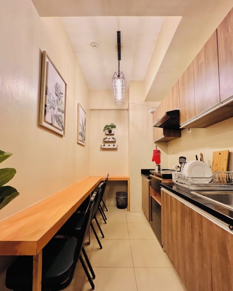 Family Suite, Balcony | Private kitchen | Fridge, microwave, stovetop, cookware/dishes/utensils