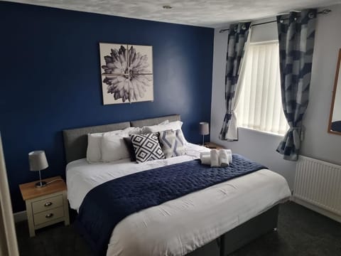 large superking or two single beds with ensuite