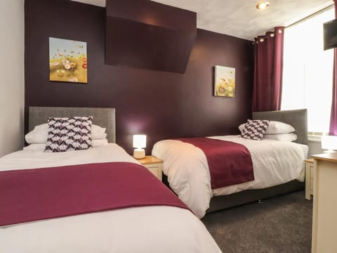 Two single beds with ensuite