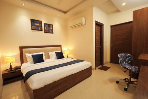 Deluxe Double Room | Desk, laptop workspace, free WiFi