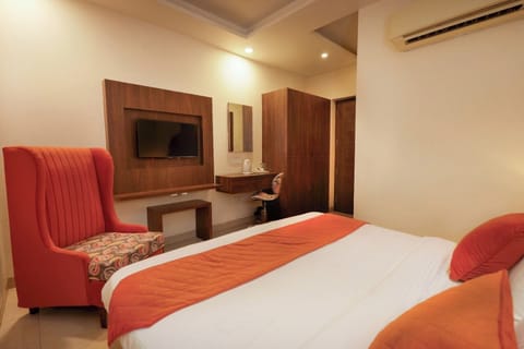 Deluxe Room | Desk, laptop workspace, free WiFi