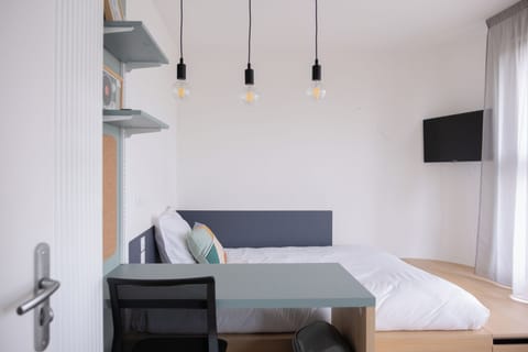 Studio | Desk, soundproofing, free WiFi