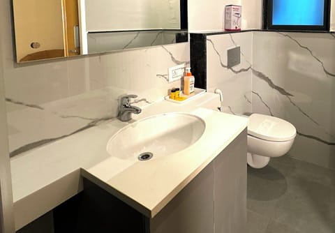 Luxury Room | Bathroom