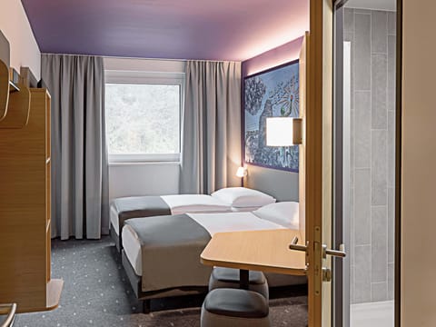 Soundproofing, free WiFi