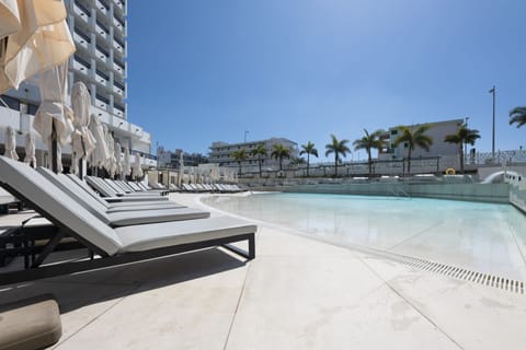 Outdoor pool, pool umbrellas, sun loungers