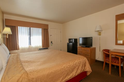 Standard Room, 1 King Bed | Blackout drapes, free WiFi, bed sheets